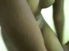 Adolescente indiano caldo espone il suo corpo sottile di hindi audio bf