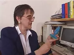 Tette grandi insegnante matura pelosa masturbazione pt1