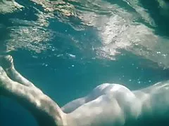 Nudo nudo tedesco milf con tette piccole ama mostrare la figa