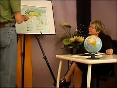 Russo maturo insegnante scopa giovane studente