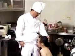 Cuoco del ristorante cinese scopa milf caldo cameriera