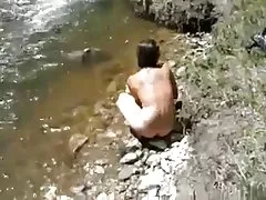 Morgan, facendo il bagno al fiume