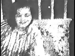 Vecchio temporizzatore sensualmente si spoglia per avere tette premute poi gode dando testa