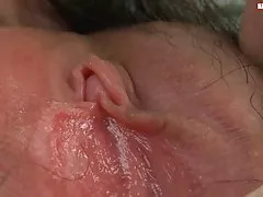 Contraenti asiatico solista pelosi e bagnato