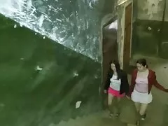 Le ragazze hanno divertimento in camera da letto