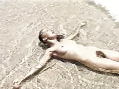 Pussys pelosi in spiaggia