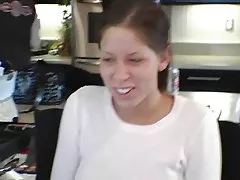 Volgare pulcino ottiene uno grosso tra le gambe