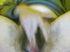 Fica pelosa masturbarsi