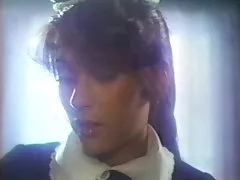 Timida cameriera e viziosa guest