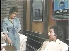 Capelli corti ciuffo bianco vs produttore e direttore